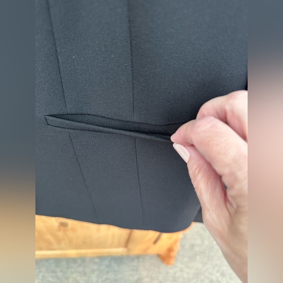 Kasper Black Lined Blazer - Nice Detailing Size 12 EUC - Picture 5 of 11